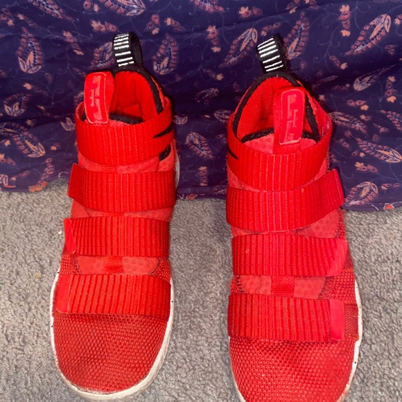 Size 7 - Nike LeBron Soldier 11 University Red 2017 - Picture 5 of 8